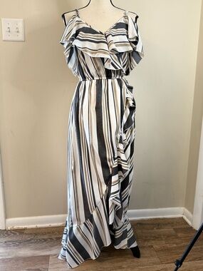 Hint of Blush striped ruffled maxi dress blue tan white SZ SM